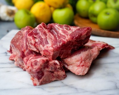 Свинина на кости охлаждённая 1 кг - купить в Кутуйке